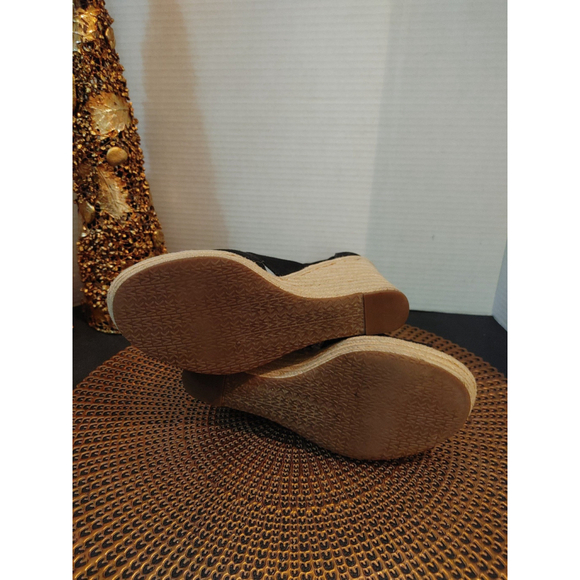 Michael Kors Berkley Wedge Sandals Size 8 - Picture 5 of 6